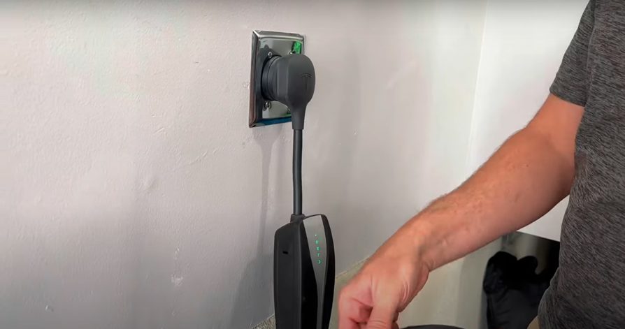 Which is Good: Tesla Wall Connector or Tesla Mobile Charger_evsegeek.com